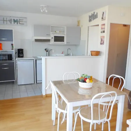 Apartment Cabourg: 2 Pieces Proche Avec Piscine Et Parking - Fr-1-487-299 Cabourg