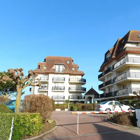 Cabourg: 2 Pieces Proche Avec Piscine Et Parking - Fr-1-487-299