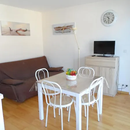 Cabourg: 2 Pieces Proche Avec Piscine Et Parking *