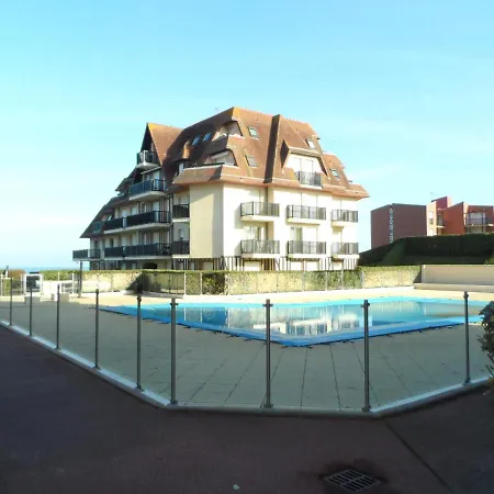Apartment Cabourg: 2 Pieces Proche Avec Piscine Et Parking - Fr-1-487-299 Cabourg